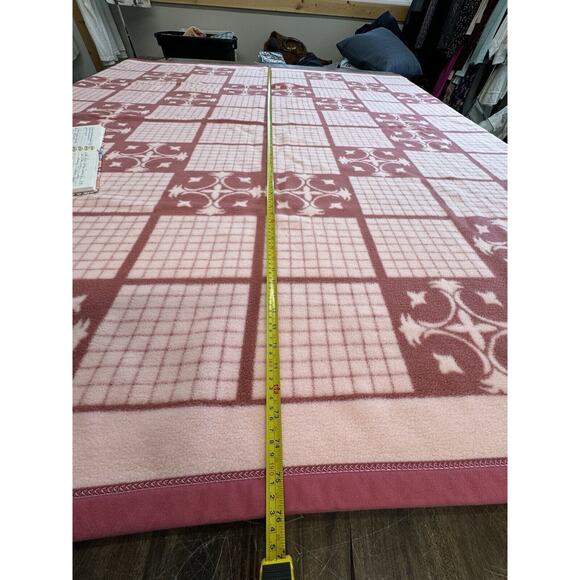 STUNNING PINK BLANKET! Korean-Japan Synthetic Fiber REVERSABLE,76" x 68",Vintage - Picture 4 of 11